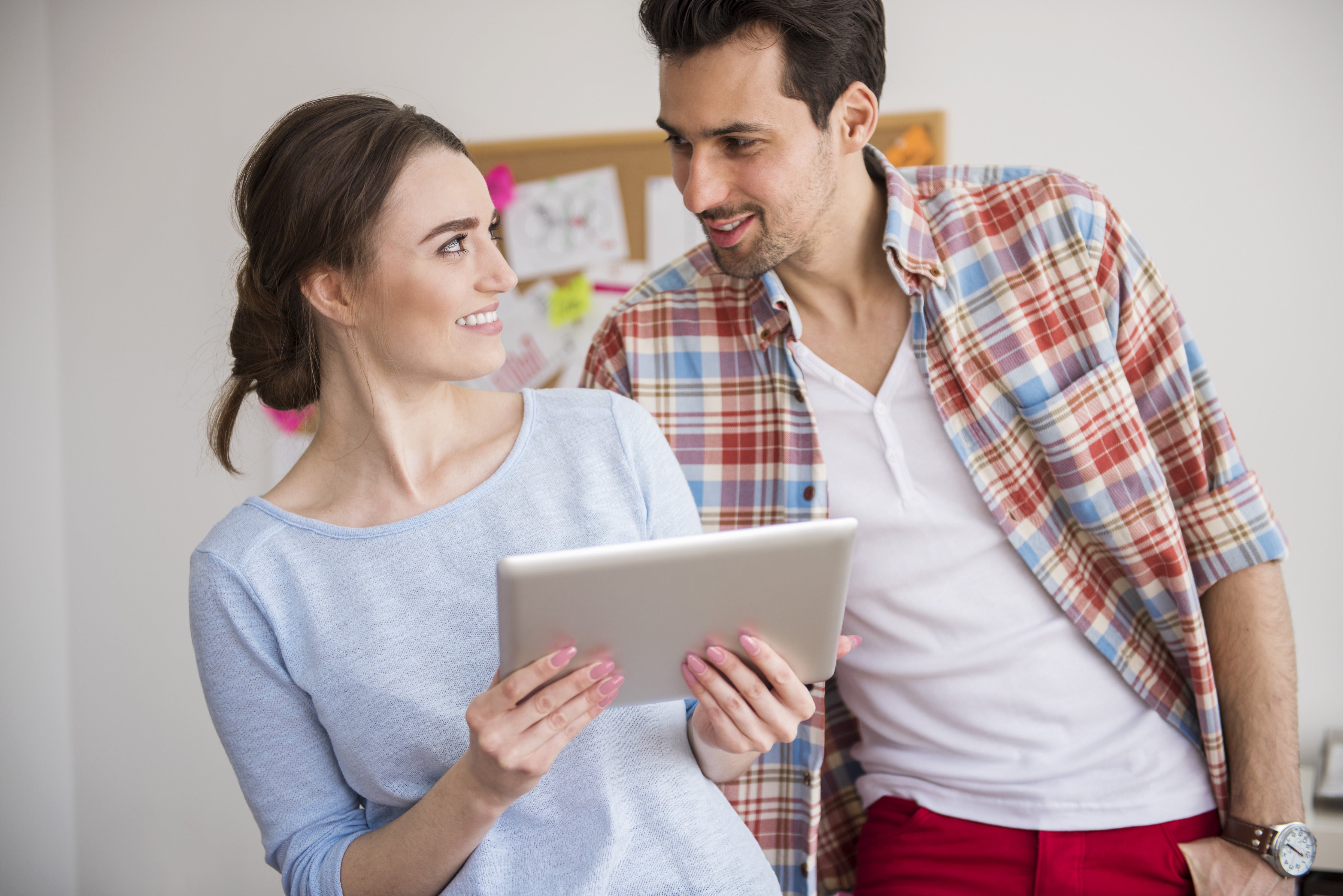 Privacy Screen Protectors & Cybersecurity Safeguarding Against Visual