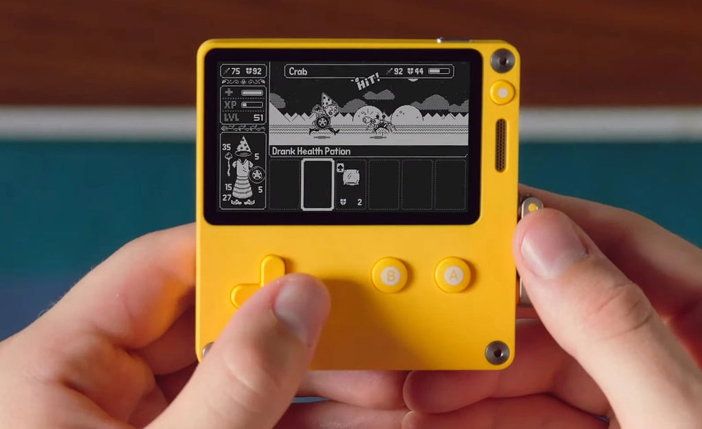Playdate カバー付き Panic PLAYDATE with AQUA Cover - 24 Games - Handheld Console by